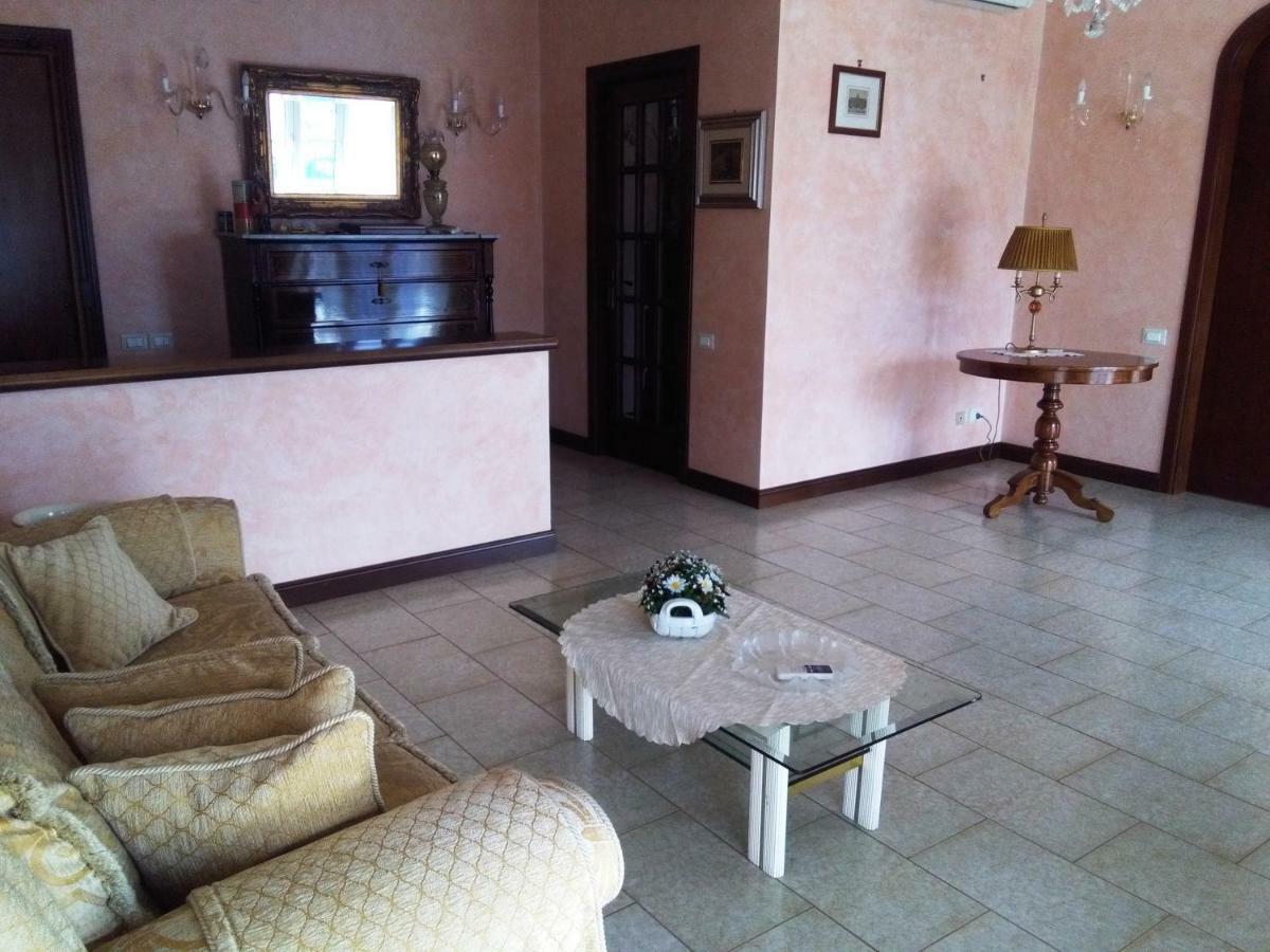 Letizia'S House Apartment คาตาเนีย ภายนอก รูปภาพ