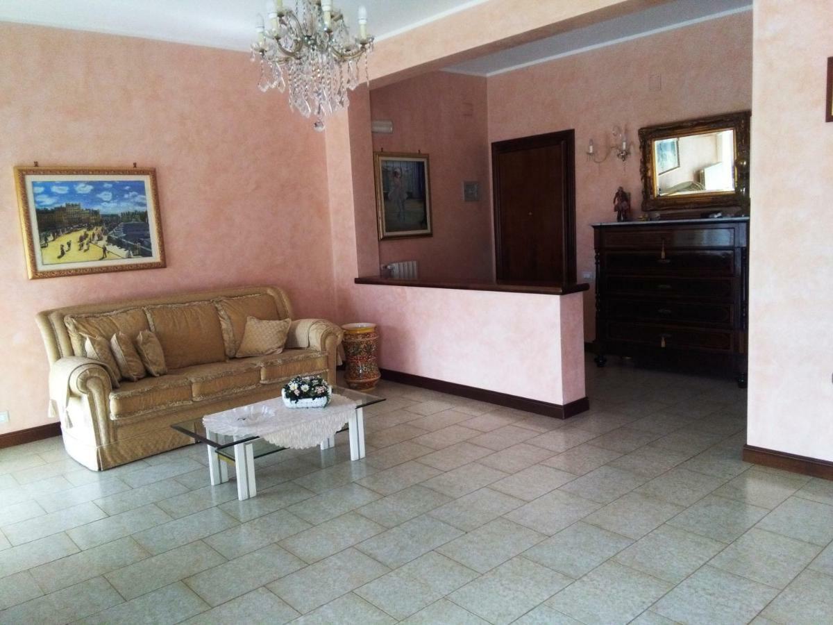 Letizia'S House Apartment คาตาเนีย ภายนอก รูปภาพ